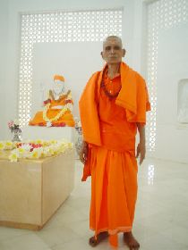 Swami Akhandananda Giri